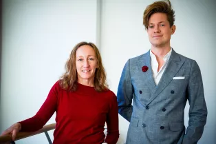 Gisela Helenius, Production manager at ATMP-center and Elias Uhlin, Project Manager at Lund Stem Cell Center. Photo: Tove Smeds.
